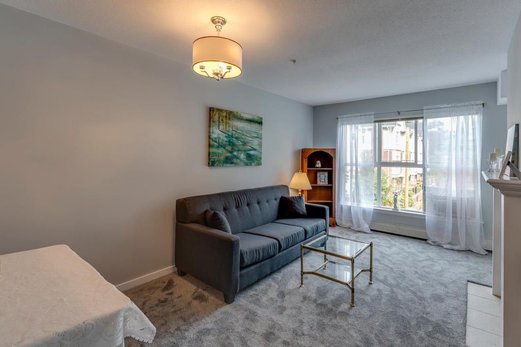Photo 4: Photos: 202 2266 ATKINS Avenue in Port Coquitlam: Central Pt Coquitlam Condo for sale in "MAYFAIR TERRACE" : MLS®# R2312108