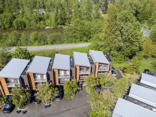 Photo 3: 10 39893 GOVERNMENT Road in Squamish: Northyards Townhouse for sale in "Elements" : MLS®# R2880916