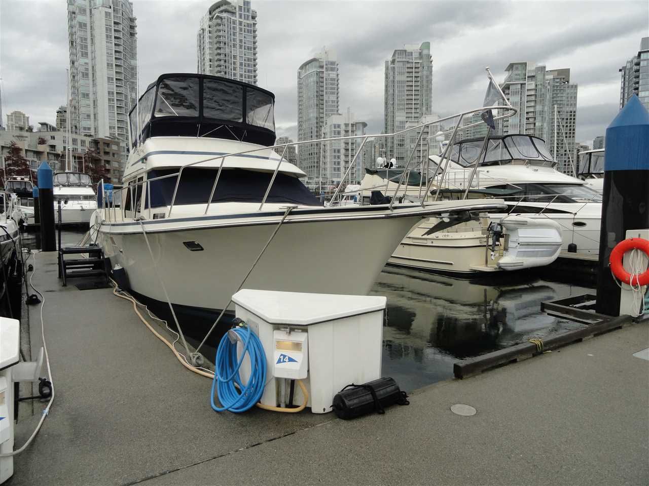 Main Photo: F14 1088 MARINASIDE Crescent in Vancouver: Yaletown Condo for sale in "QUAYSIDE MARINA" (Vancouver West)  : MLS®# R2121416