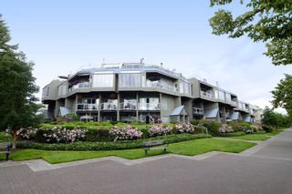 Photo 2: 415 31 RELIANCE Court in New Westminster: Quay Condo for sale : MLS®# R2094401
