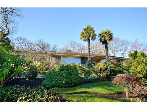 Main Photo: 3220 Beach Dr in VICTORIA: OB Uplands House for sale (Oak Bay)  : MLS®# 691250