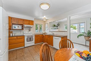 Photo 10: 1106 Lyall St in Esquimalt: Es Saxe Point House for sale : MLS®# 908183