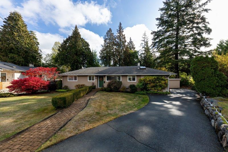 FEATURED LISTING: 2438 LAURALYNN Drive North Vancouver