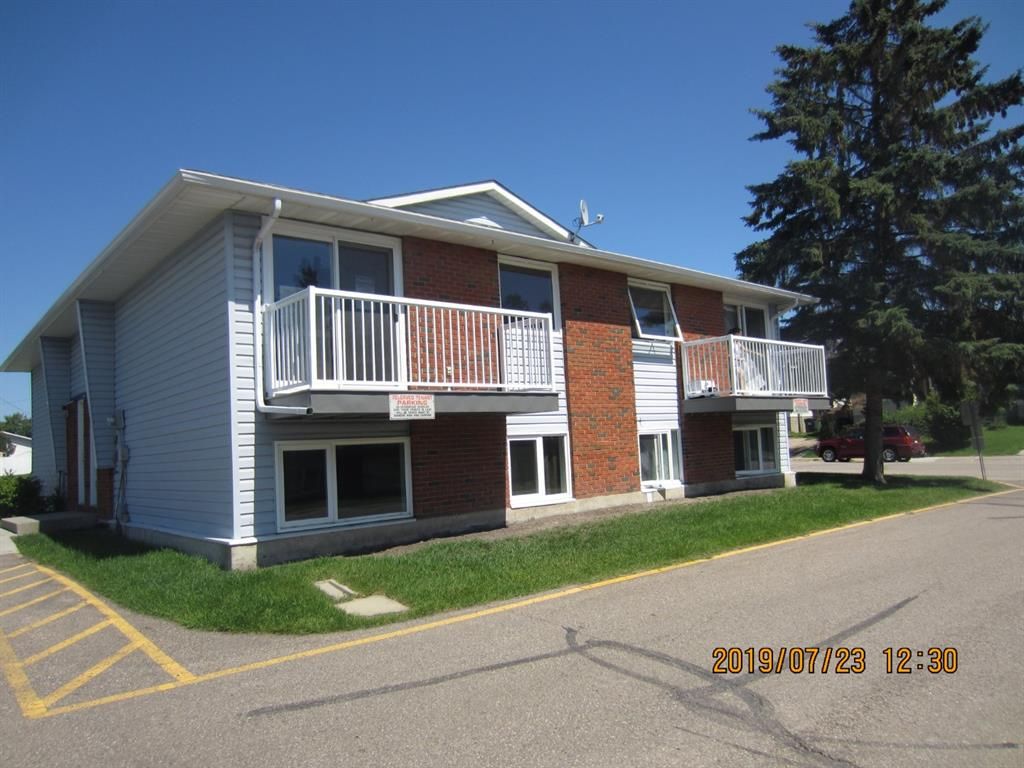 Main Photo: 6336 58 Avenue: Red Deer Row/Townhouse for sale : MLS®# A1177863