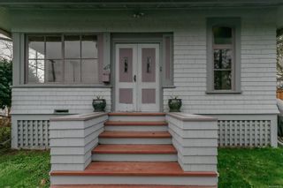 Photo 2: 412 Lampson St in Esquimalt: Es Saxe Point House for sale : MLS®# 892808