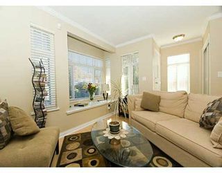 Photo 7: 203 W 6TH Street in North Vancouver: Lower Lonsdale Townhouse for sale in "OTTAWA GARDEN PLACE" : MLS®# V619766