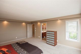 Photo 25: 9 Crestbrook Place SW in Calgary: Crestmont Detached for sale : MLS®# A1214472