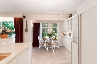 Photo 9: 1166 STRATHAVEN Drive in North Vancouver: Northlands Townhouse for sale in "Strathaven" : MLS®# R2089595