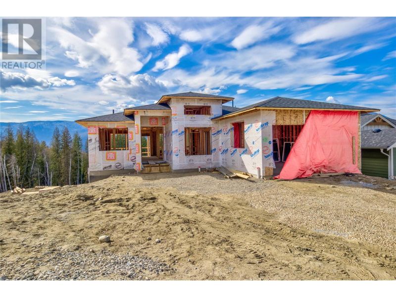 FEATURED LISTING: 1661 9 Street Southeast Salmon Arm