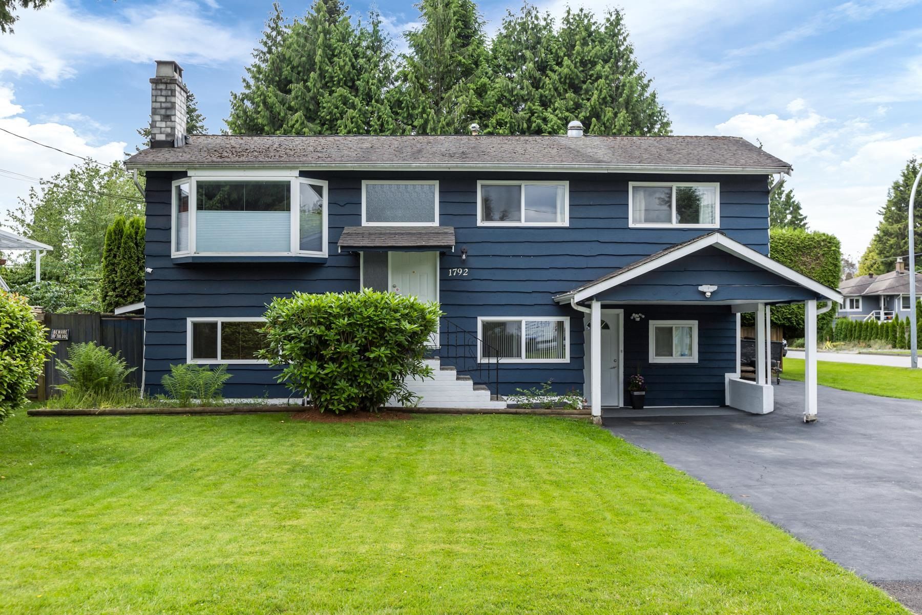 Main Photo: 1792 WARWICK Avenue in Port Coquitlam: Central Pt Coquitlam House for sale : MLS®# R2741373