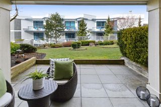 Photo 14: 110 15621 MARINE Drive: White Rock Condo for sale in "PACIFIC POINT" (South Surrey White Rock)  : MLS®# R2348468