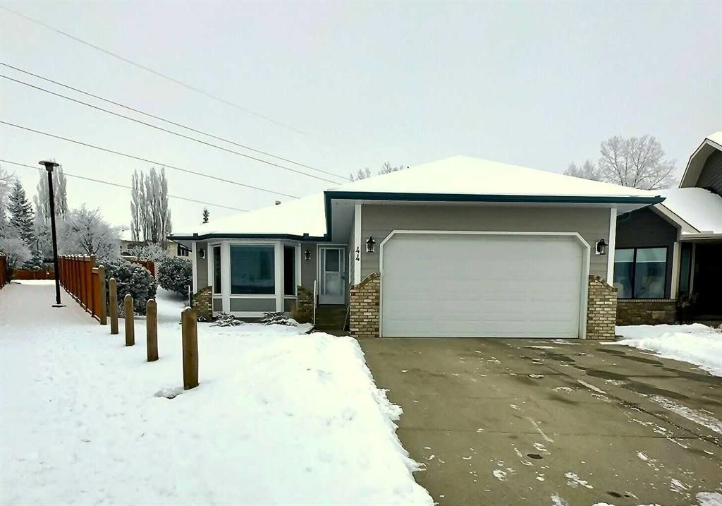 Main Photo: 44 Scanlon Place NW in Calgary: Scenic Acres Detached for sale : MLS®# A2106840