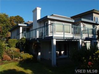Photo 2: 2545 Beach Dr in Victoria: House for sale : MLS®# 356036