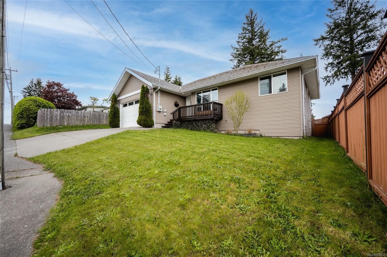 Main Photo: 1285 S Alder St in Campbell River: CR Willow Point House for sale : MLS®# 904631