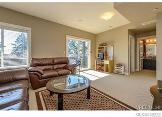 Photo 15: 19 2319 Chilco Rd in View Royal: VR Six Mile Row/Townhouse for sale : MLS®# 669226