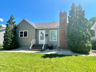 Photo 1: 319 Macleod Avenue West in Dauphin: R30 Residential for sale (R30 - Dauphin and Area)  : MLS®# 202222823