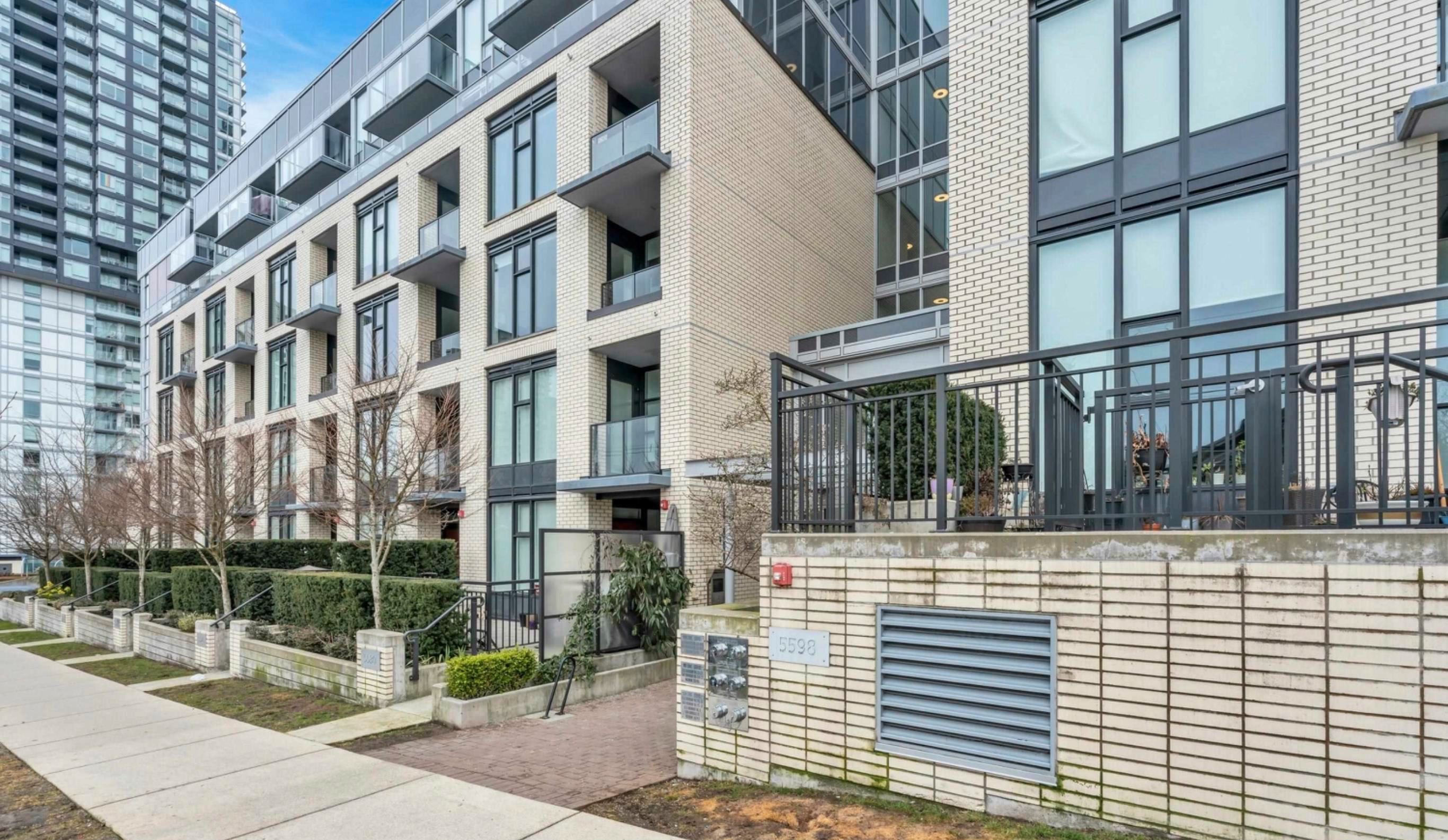 Main Photo: 510 5598 ORMIDALE Street in Vancouver: Collingwood VE Condo for sale (Vancouver East)  : MLS®# R2650686