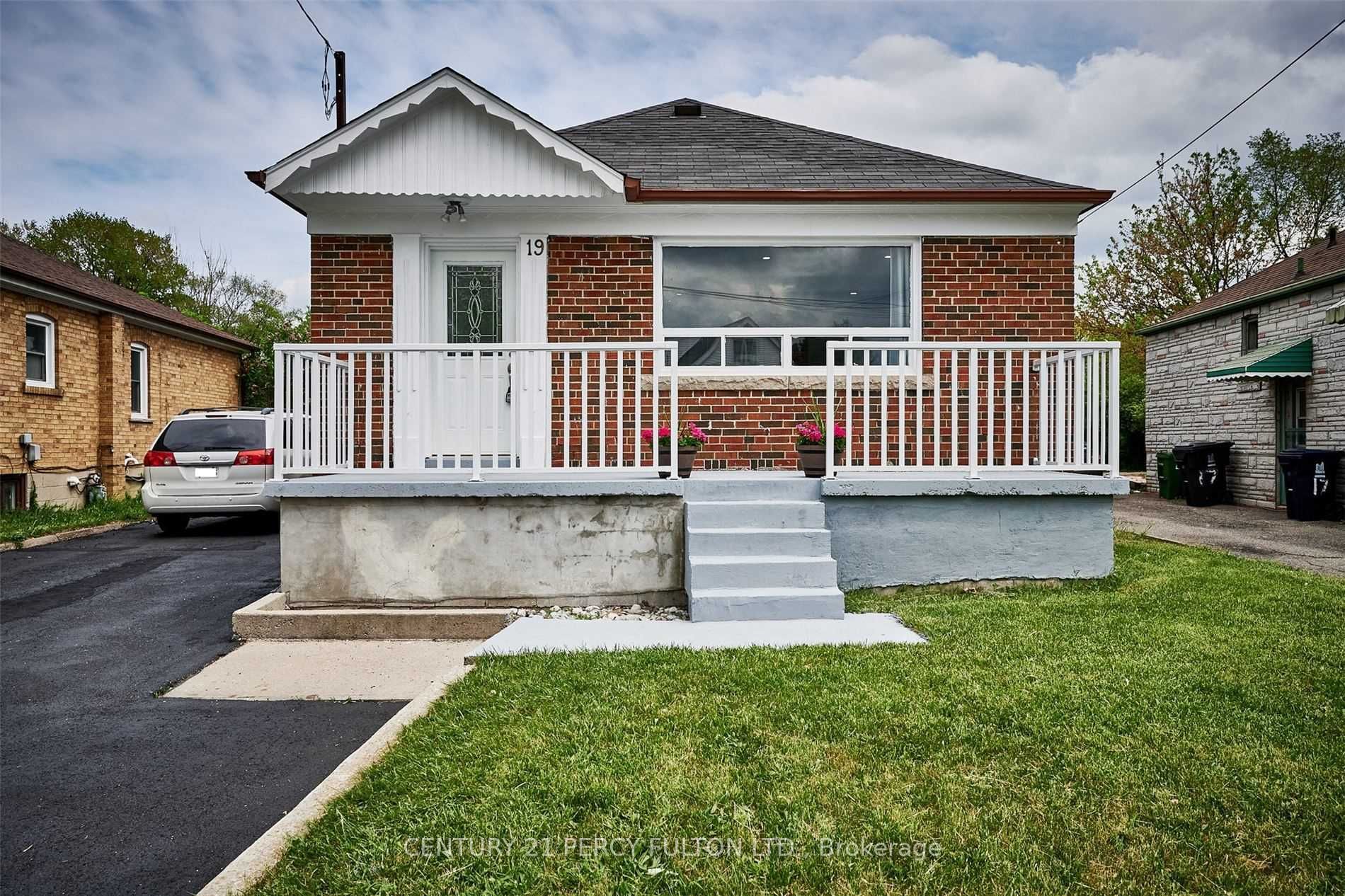 Main Photo: 19 Lynvalley Crescent in Toronto: Wexford-Maryvale House (Bungalow) for sale (Toronto E04)  : MLS®# E8014490