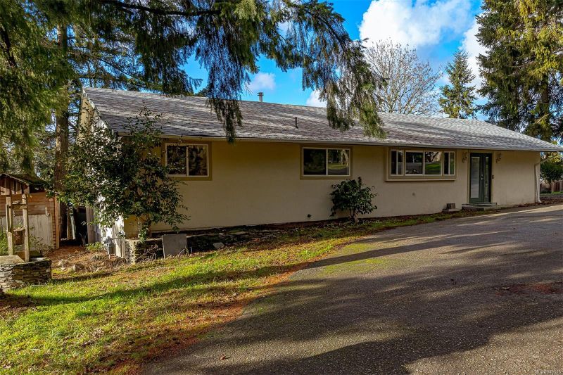 FEATURED LISTING: 4040 Holland Ave Saanich