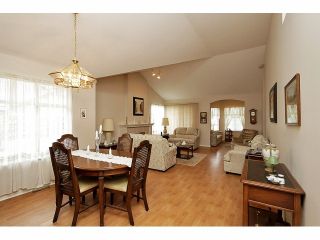 Photo 3: 115 19649 53RD Avenue in Langley: Langley City Townhouse for sale in "Huntsfield Green" : MLS®# F1406703