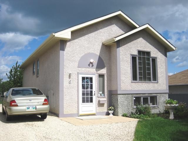 Main Photo: 9 RED OAK Drive in WINNIPEG: North Kildonan Residential for sale (North East Winnipeg)  : MLS®# 1016787