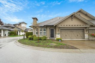 Photo 1: 19 19452 FRASER Way in Pitt Meadows: South Meadows Townhouse for sale in "SHORELINE" : MLS®# R2879944