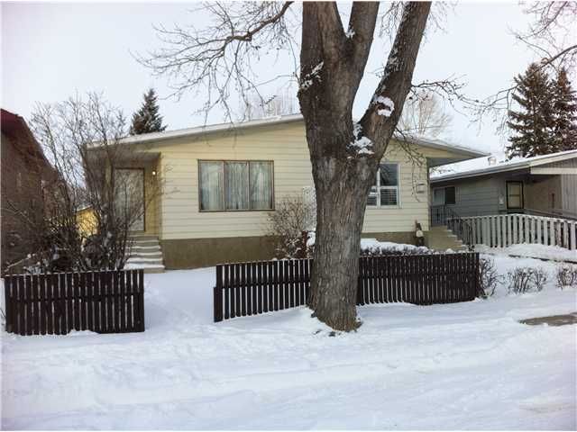 Main Photo: 116 7 Avenue SE: High River Residential Attached for sale : MLS®# C3505595