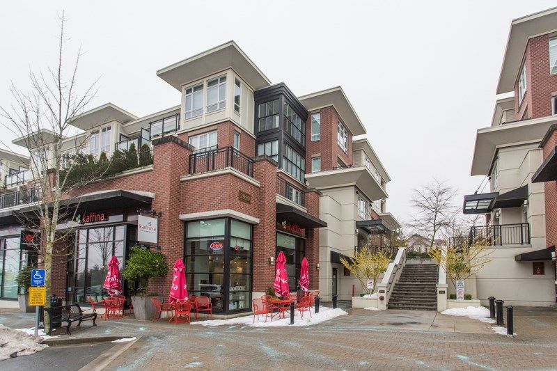 Main Photo: 307 2950 KING GEORGE Boulevard in Surrey: King George Corridor Condo for sale in "HIGH STREET" (South Surrey White Rock)  : MLS®# R2342086