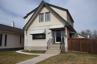 Photo 1: 231 Perth Avenue in Winnipeg: West Kildonan Residential for sale (4D)  : MLS®# 202107933