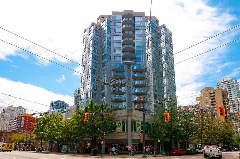FEATURED LISTING: 909 - 1212 HOWE Street Vancouver
