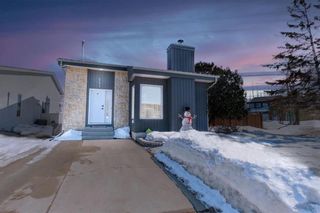 Photo 1: 241 Point West Drive in Winnipeg: Richmond West Residential for sale (1S)  : MLS®# 202206847