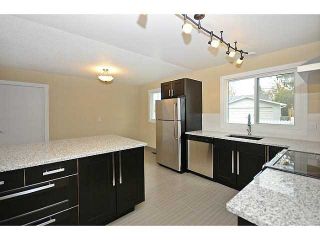 Photo 3: 10 BLACKTHORN Place NE in CALGARY: Thorncliffe Residential Detached Single Family for sale (Calgary)  : MLS®# C3591166