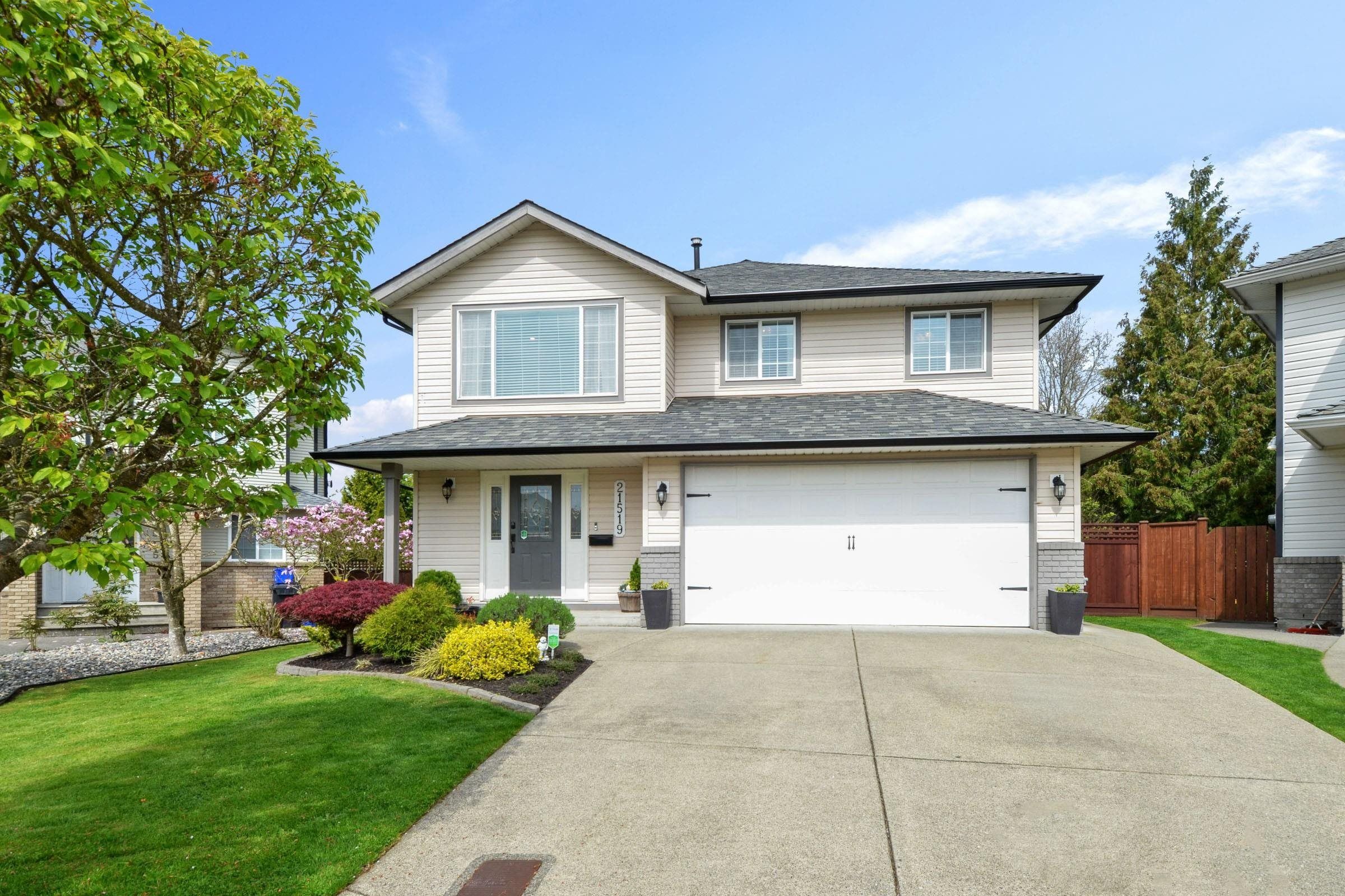 Main Photo: 21519 50A Avenue in Langley: Murrayville House for sale : MLS®# R2775075