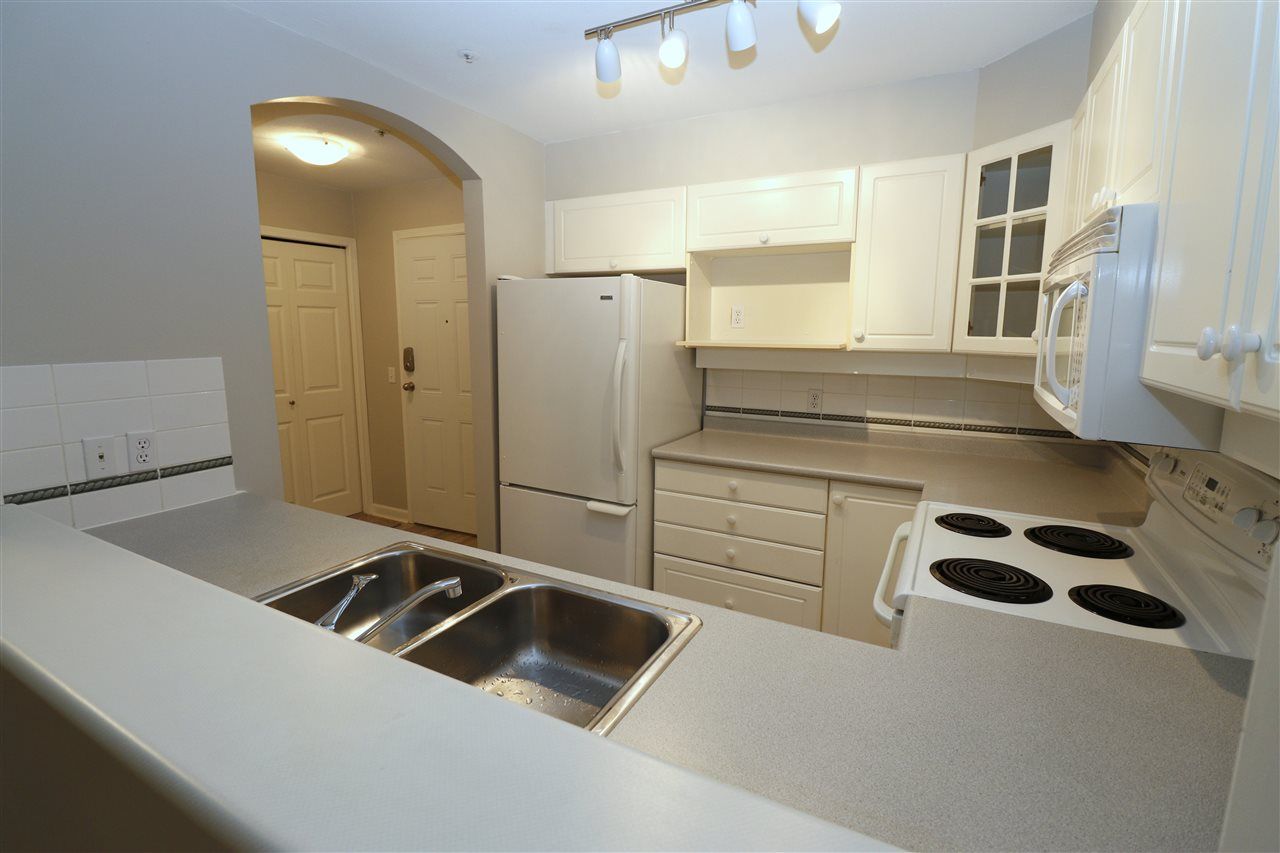 Photo 3: Photos: 205 20125 55A Avenue in Langley: Langley City Condo for sale in "BLACKBERRY LANE II" : MLS®# R2490033