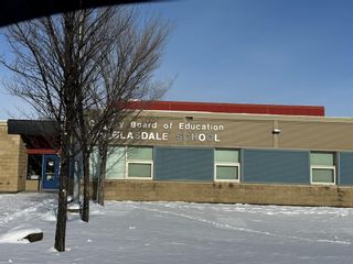 Photo 4: 136 Douglas Ridge Green SE in Calgary: Douglasdale/Glen Detached for sale : MLS®# A2023016