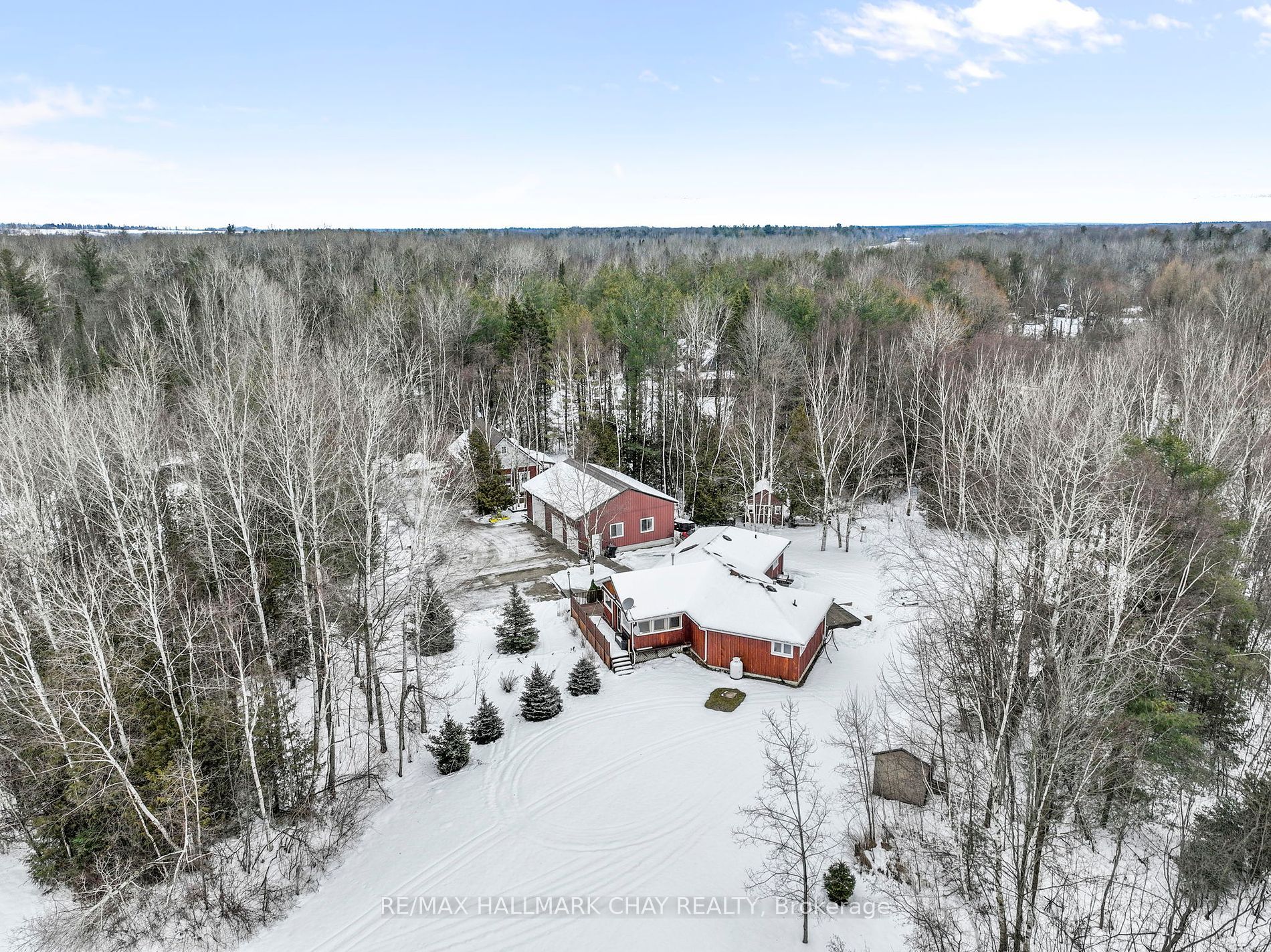 Main Photo: 6561 Sunnidale Conc 2 Road in Clearview: Rural Clearview House (Bungalow) for sale : MLS®# S8029806