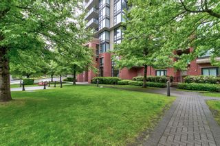 Photo 2: 1204 11 E ROYAL Avenue in New Westminster: Fraserview NW Condo for sale : MLS®# R2700459