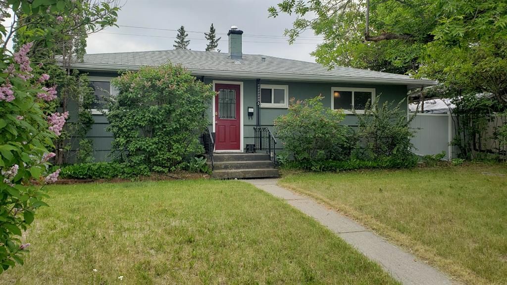 Main Photo: 4527 5 Avenue SW in Calgary: Wildwood Detached for sale : MLS®# A1199274