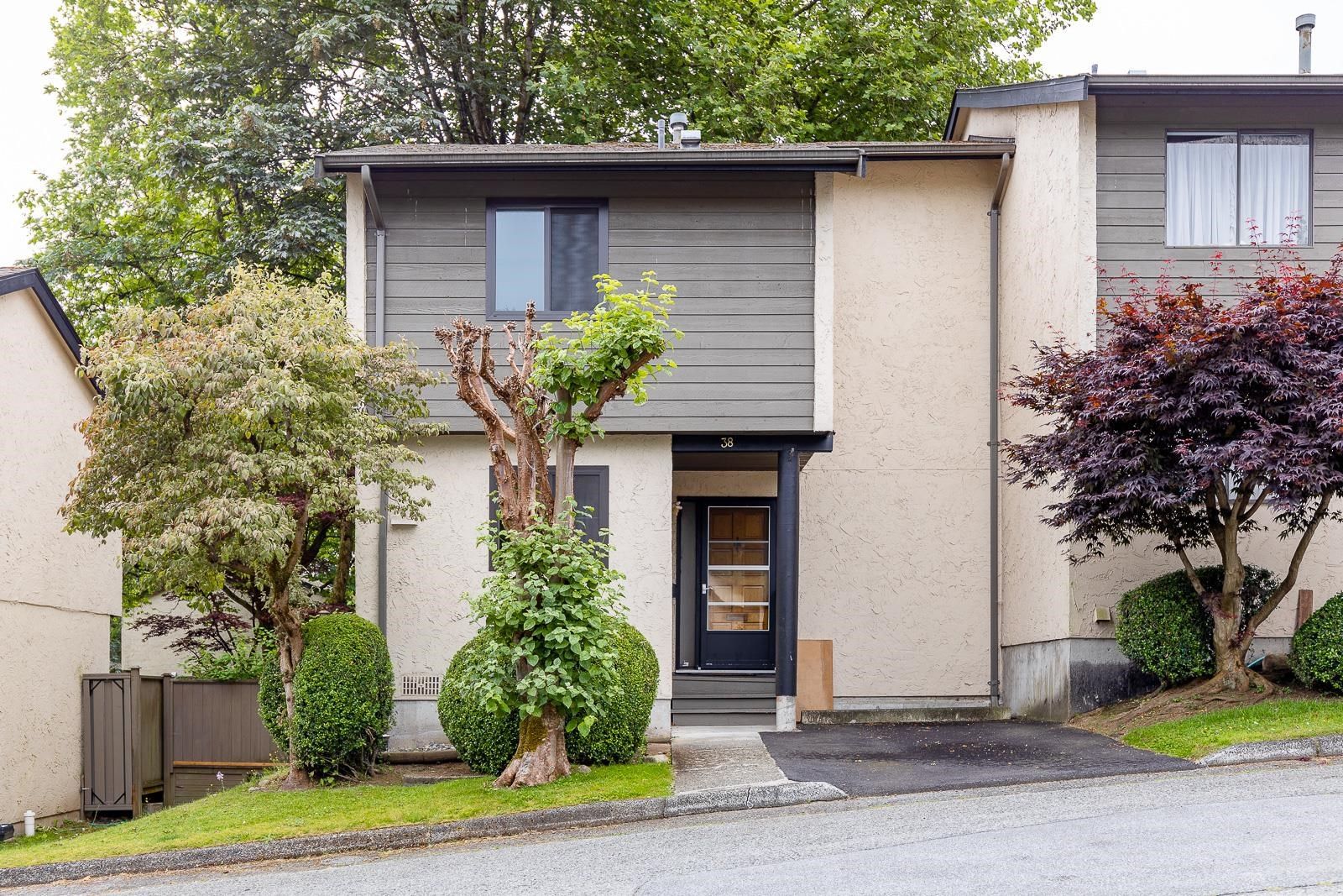 Main Photo: 38 2905 NORMAN Avenue in Coquitlam: Ranch Park Townhouse for sale in "PARKWOOD ESTATES" : MLS®# R2709547