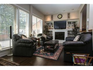 Photo 2: 402 635 Brookside Rd in VICTORIA: Co Latoria Condo for sale (Colwood)  : MLS®# 631237