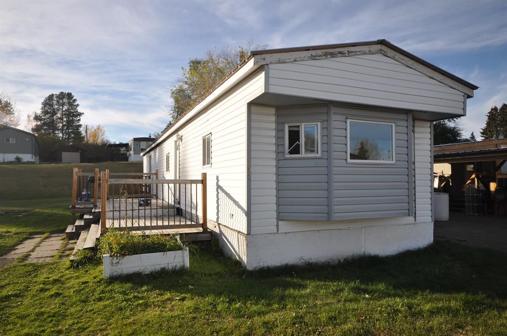 Main Photo: : Lacombe Mobile for sale : MLS®# A2006850