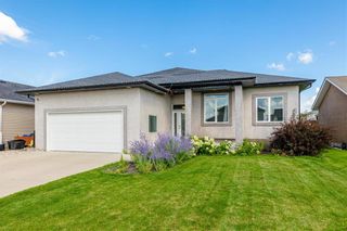 Photo 1: 9 EDGEWOOD Street in Steinbach: R16 Residential for sale : MLS®# 202220383