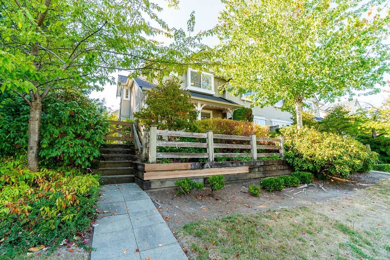 Main Photo: 44 15488 101A Avenue in Surrey: Guildford Townhouse for sale in "COBBLEFIELD LANE" (North Surrey)  : MLS®# R2811463