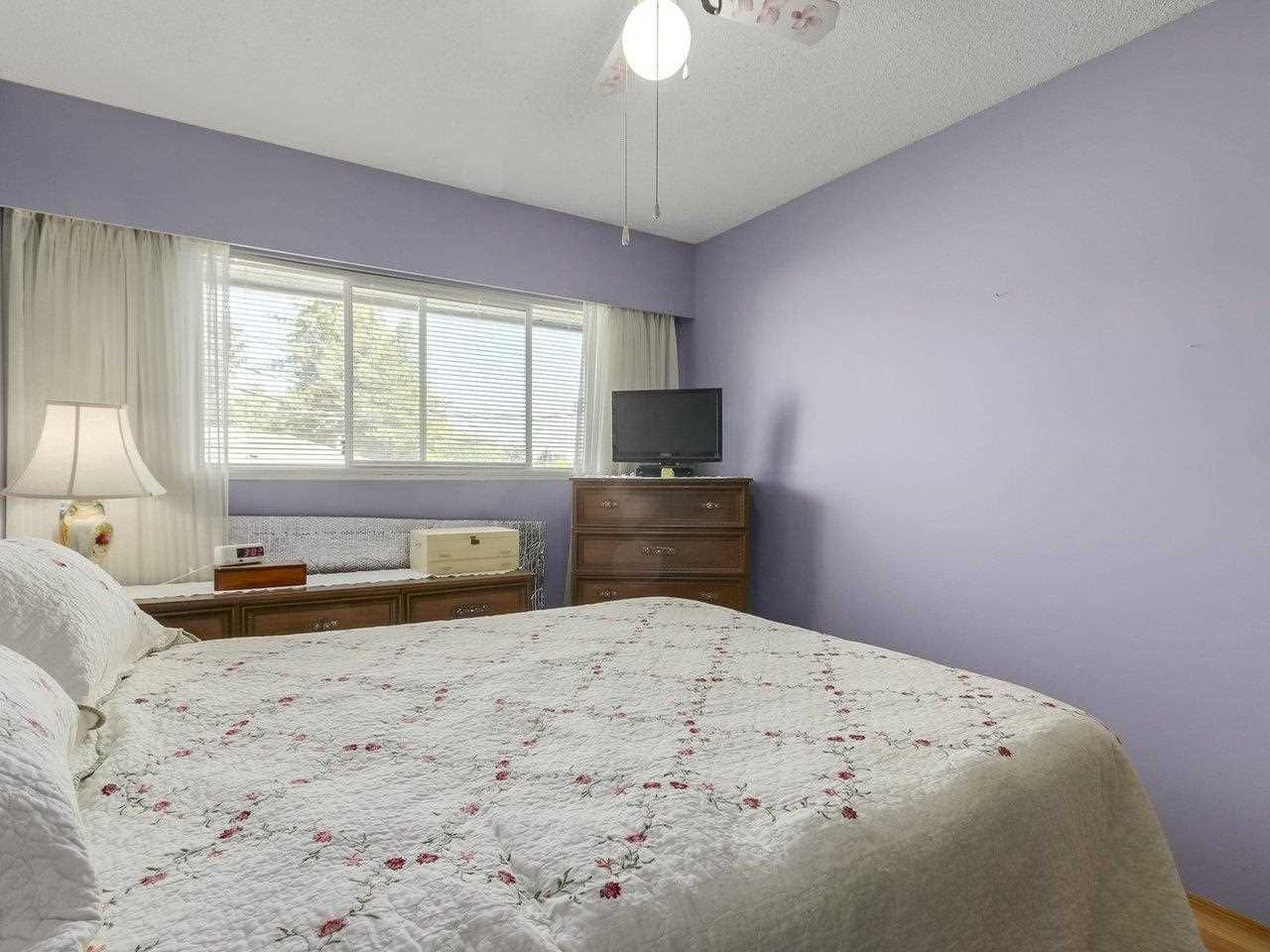 Photo 15: Photos: 680 - 682 SPERLING Avenue in Burnaby: Sperling-Duthie Duplex for sale (Burnaby North)  : MLS®# R2589206