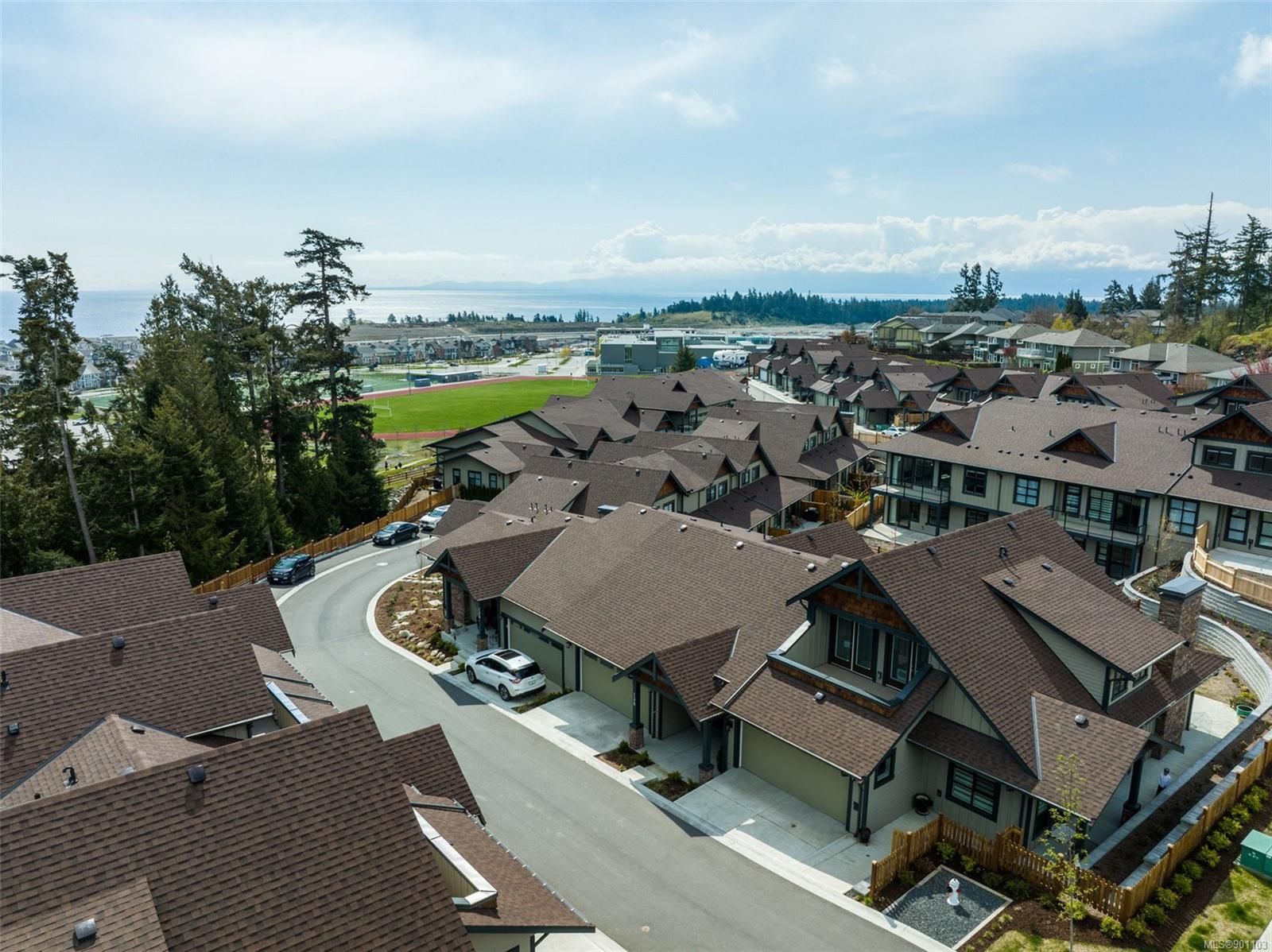 Main Photo: 138 467 Royal Bay Dr in Colwood: Co Latoria Row/Townhouse for sale : MLS®# 901103