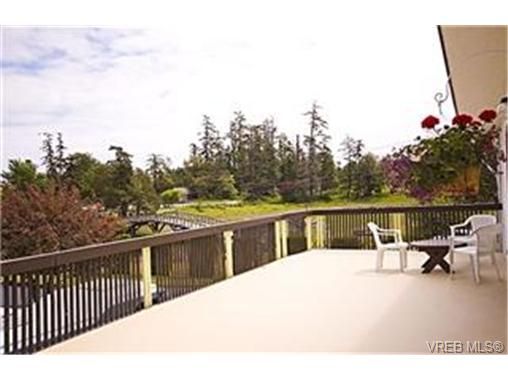 Main Photo:  in VICTORIA: Es Kinsmen Park House for sale (Esquimalt)  : MLS®# 471103