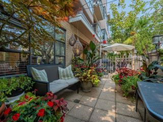 Photo 6: 103 2119 YEW Street in Vancouver: Kitsilano Townhouse for sale in "KITS PALISADE" (Vancouver West)  : MLS®# R2737352