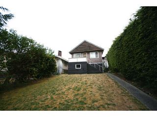 Photo 5: 35 ELLESMERE Avenue in Burnaby: Capitol Hill BN House for sale (Burnaby North)  : MLS®# V1133458