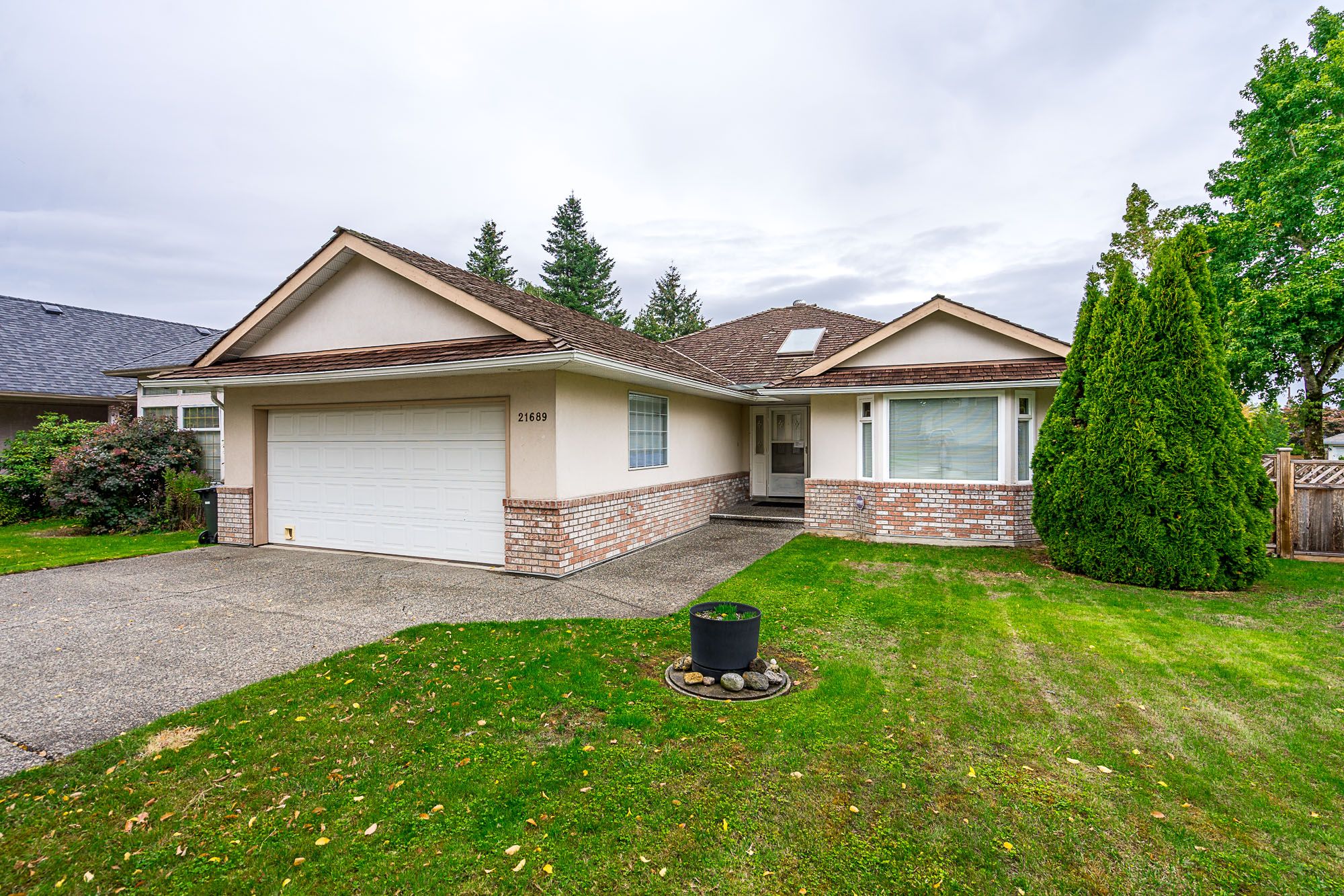 Main Photo: 21689 45 Avenue in Langley: Murrayville House for sale : MLS®# R2319292