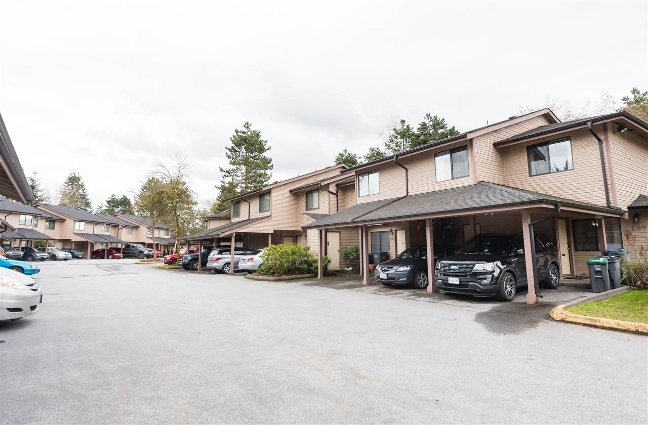 Main Photo: 137 7321 140 Street in Surrey: East Newton Townhouse for sale in "NEWTON PARK" : MLS®# R2150073